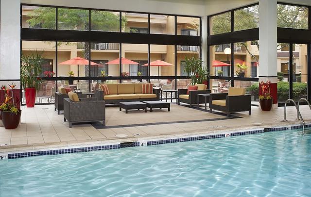 Courtyard by Marriott Chicago Deerfield