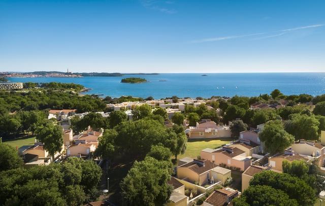 Maistra Select Amarin Resort