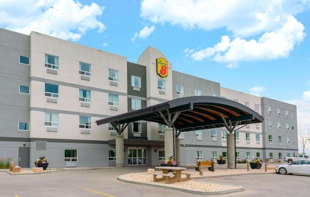 Super 8 by Wyndham Winnipeg East MB