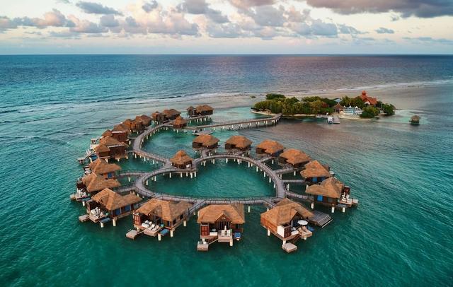 Sandals Royal Caribbean - ALL INCLUSIVE Couples Only