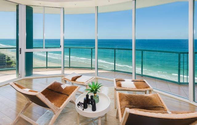 The Waterford on Main Beach