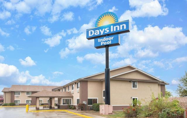 Days Inn by Wyndham Topeka