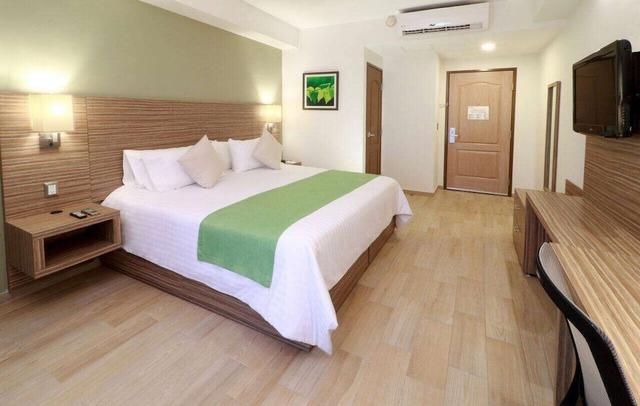 Wyndham Garden Monterrey Valle Real