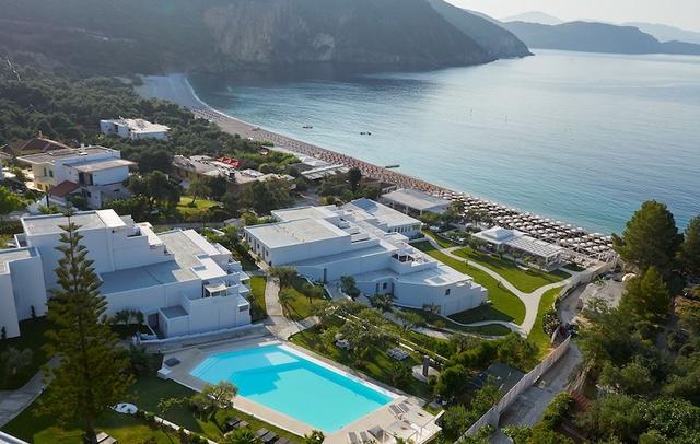 Lichnos Beach Hotel & Suites