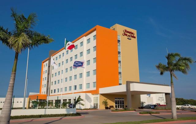 Hampton Inn & Suites by Hilton Paraiso