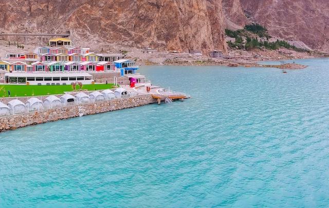 Luxus Hunza Attabad Lake Resort