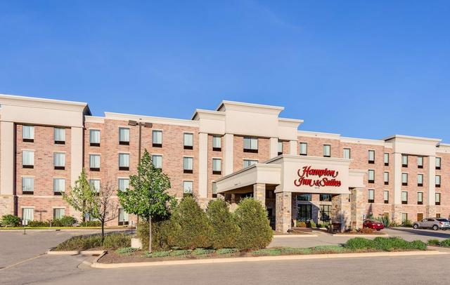 Hampton Inn & Suites West Bend