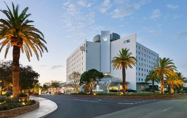 Crown Promenade Perth Hotel