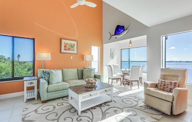 Bright Englewood Gem: Rooftop Patio, Walk to Beach