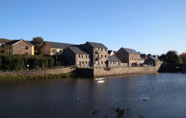 Stunning Apartment Overlooking Pembroke Castle