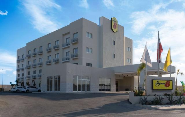 Super 8 By Wyndham Manzanillo