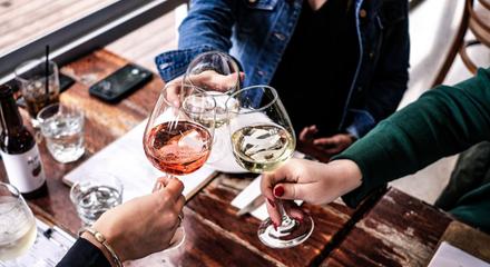 One-Hour Scenic Murray River Wharf to Winery Cruise on Historic Paddlesteamer with Lunch, Drink & Wine Tastings