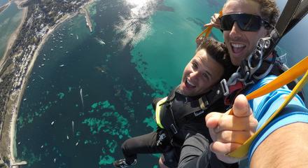 Perth: Exhilarating 14,000ft Tandem Skydiving Experience over Rottnest Island