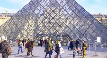 Skip-the-Line: Louvre Museum Greatest Masterpieces Small Group Tour