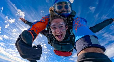 Perth: Tandem Skydive Experience Up to 14,000ft Over Rottnest Island with Return Ferry Transfers