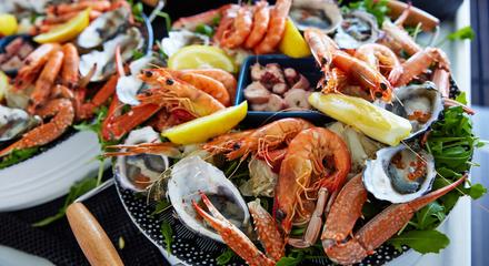3.5-Hour Mandurah Wild Seafood Experience with Lunch & Drinks