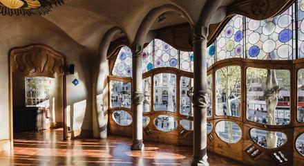 Complete Gaudí Tour: Casa Batlló, Park Guell & Extended Sagrada Família
