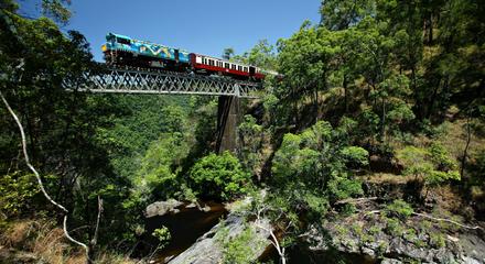 Kuranda: Skyrail and Scenic Rail S-1200 Q-1530 XP