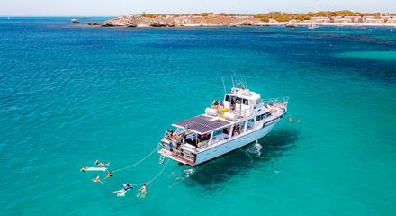 Fremantle: Half-Day Deluxe Fremantle to Rottnest Island Cruise with Seven-Course Seafood Feast, Drinks & Interactive Fishing Experience