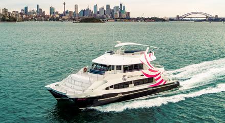 Sydney: Explore Sydney Harbour in Style on a 2.5-Hour Cruise with Two-Course Lunch & Drinks