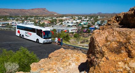 Uluru: Alice Springs to Ayers Rock Resort Air-Conditioned Transfer with Driver Commentary