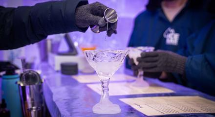 Gold Coast: Chill Out with Entry to IceBar Surfers Paradise including Snow Gear & One Cocktail