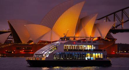 Sydney: Three-Hour Signature Three-Course Dinner Cruise on Glass Boat in Sydney Harbour