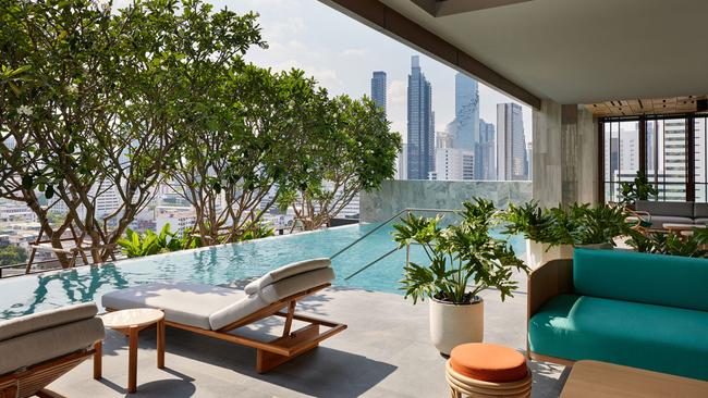 Sky-High Central Bangkok Retreat with 16th-Floor Infinity Pool, Daily ...