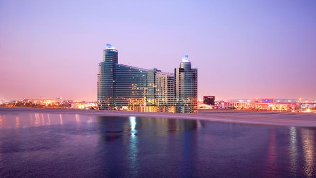 Dubai Apartment Escape with City Views & Indoor Lap Pool UAE