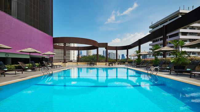 Relaxed Central Singapore City Break with Outdoor Swimming Pool & Award Winning Chinese