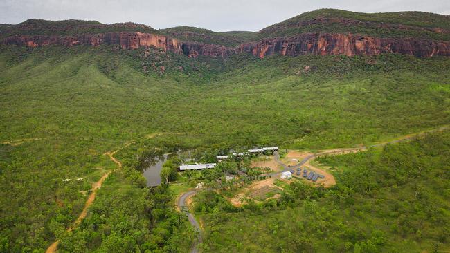 Ultra Luxurious Queensland Outback Lodge Serenity with Mt. Mulligan Views Mt