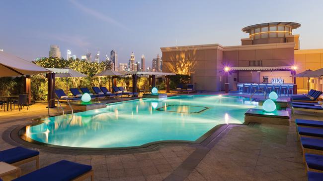 Stylish Dubai Jumeirah Escape with Glittering Pool & Cocktail Bar United Arab