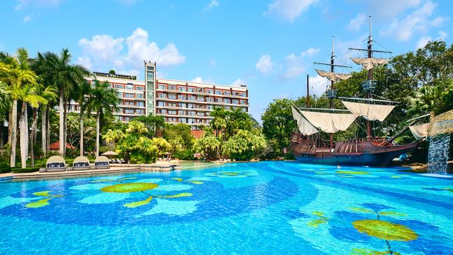 Shenzen Spanish Themed Resort with Lagoon Pool China