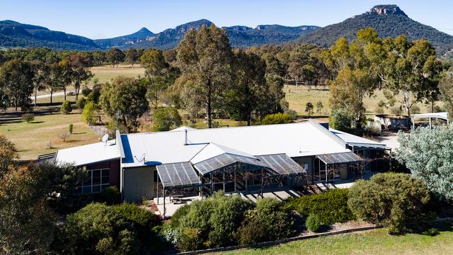 Idyllic NSW Blue Mountains Retreat with Daily Breakfast & A$150 Dining Credit
