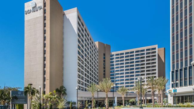 Convenient LAX Airport Stay With Four Onsite Restaurants   Semqt8ayb5pz4vngc9 