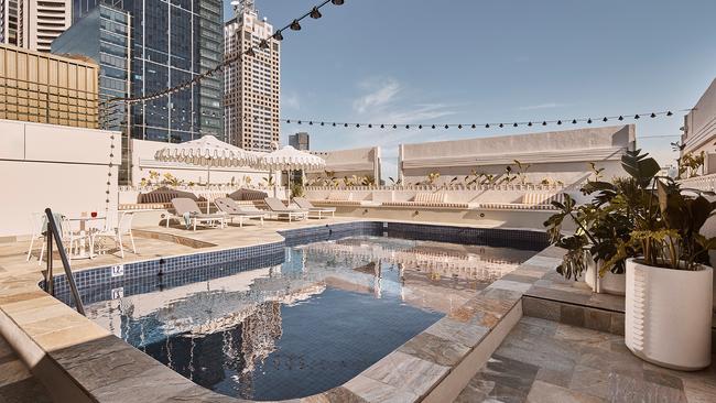 Grand Opening: Newly Refurbished Melbourne CBD Stay with Rooftop Pool ...