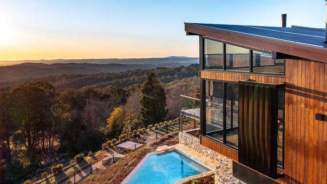 Adults Only Adelaide Hills Luxury Lodge with Three Chef Hat Restaurant Crafers Australia