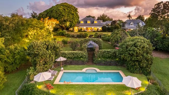 Five Star Sunshine Coast Hinterland Romantic Retreat in French Inspired Country Estate Montville