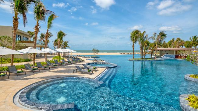 Meliá Beachfront Vietnam Luxury with Daily Breakfast Three Course Lunch or Dinner &