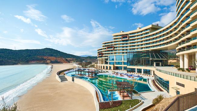 China Oceanfront Resort with Direct Access to Beach Ningbo