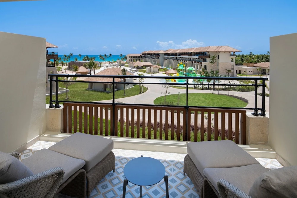 Junior Suite Partial Ocean View, photo 1