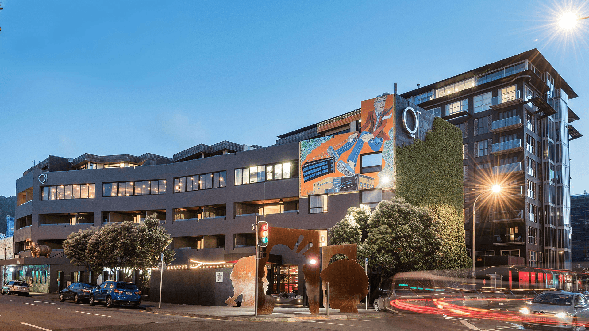 Eclectic QT Escape near Wellington Harbour with Parisian-Inspired