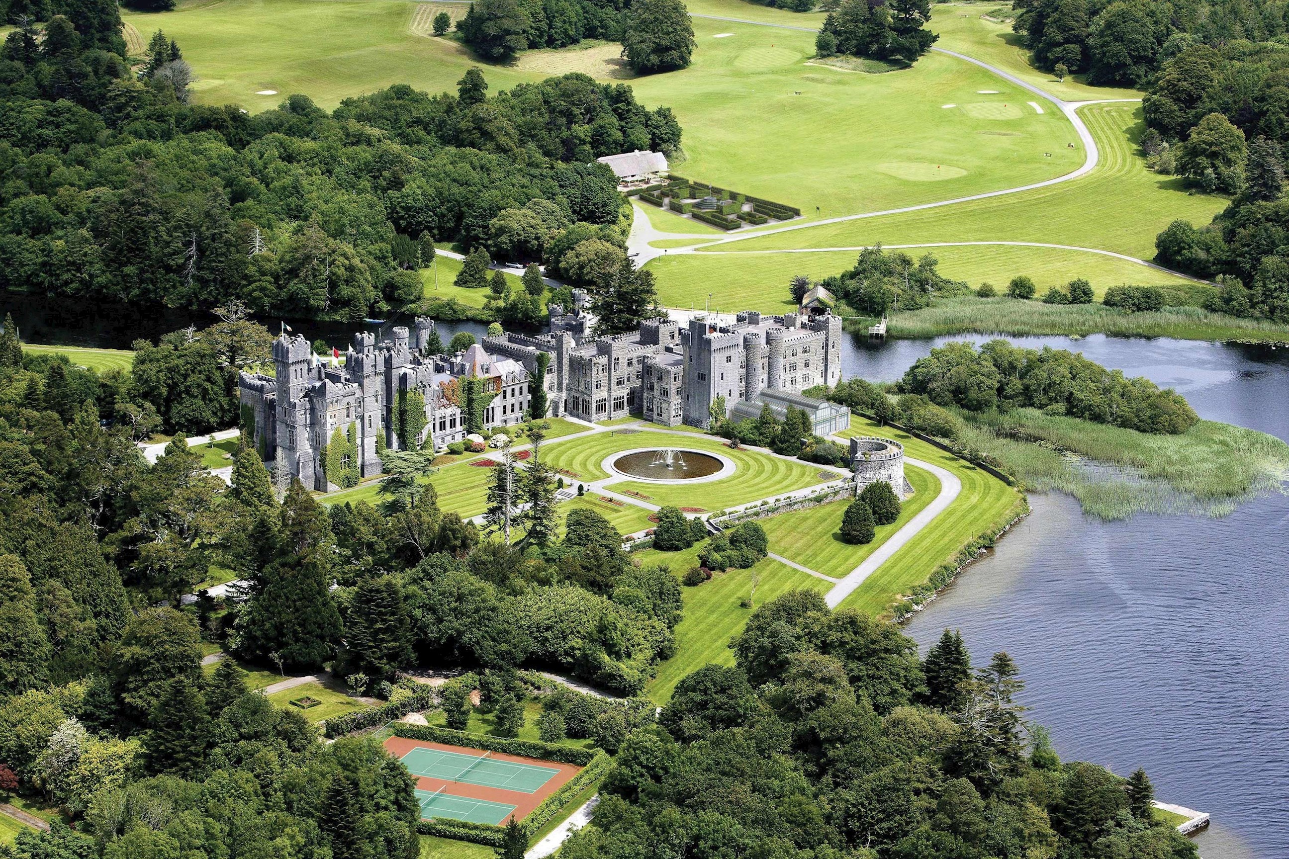 Iconic Ireland and Ashford Castle Guided Tour