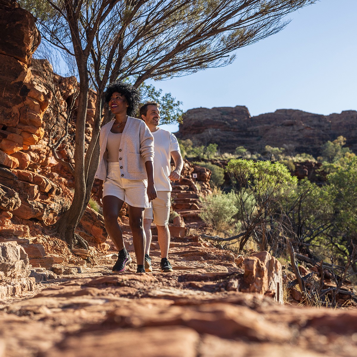 Couple Doing The Rim Walk In Kings Canyon