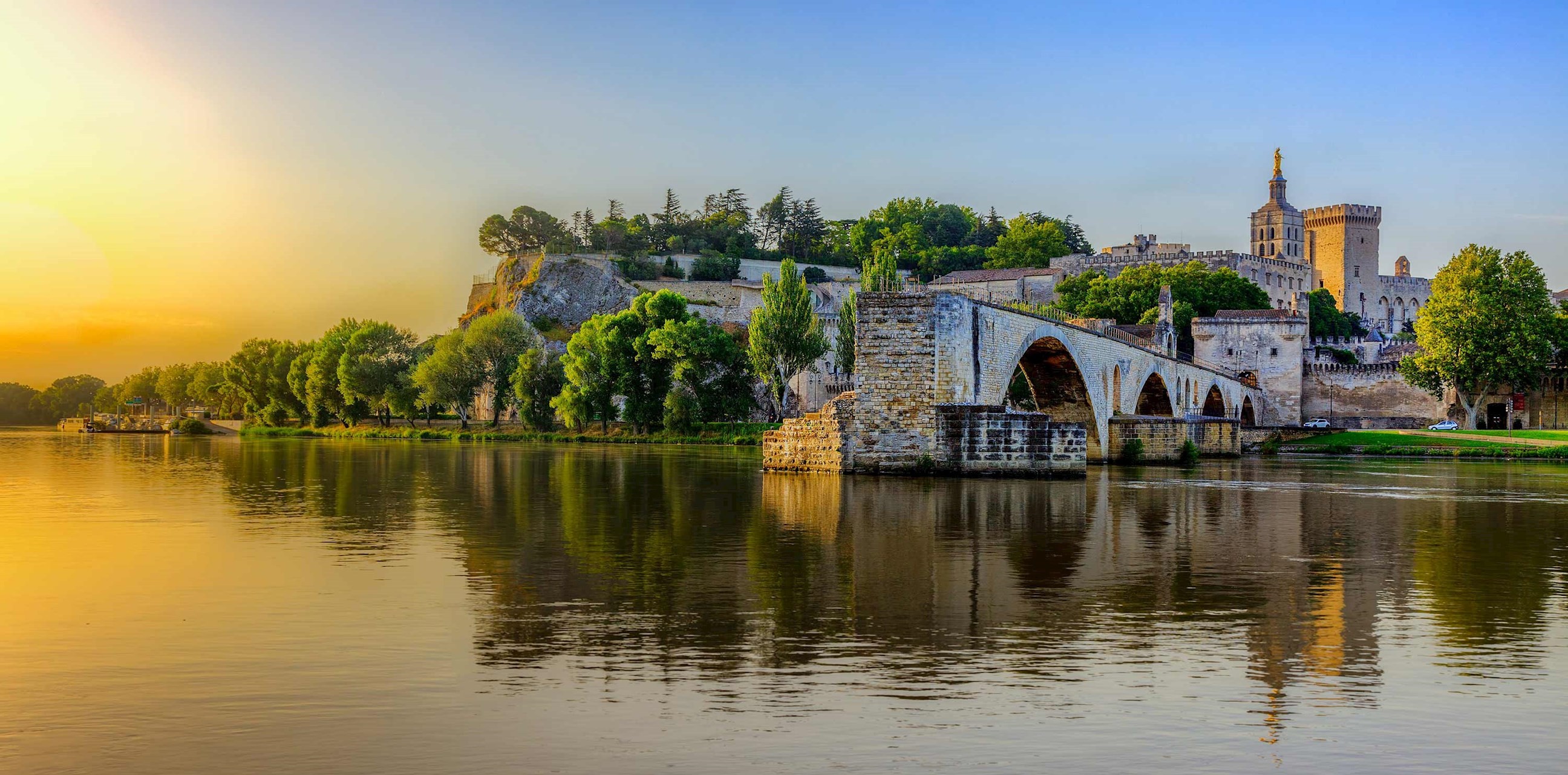 Highlights Of France And Barcelona Guided Tour