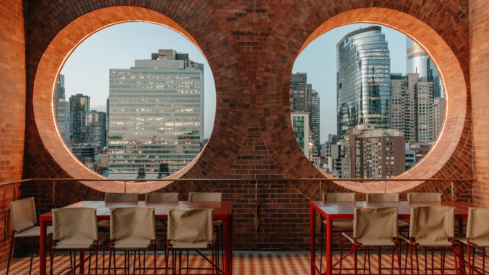 Melbourne Glamour in East End Theatre District with Daily