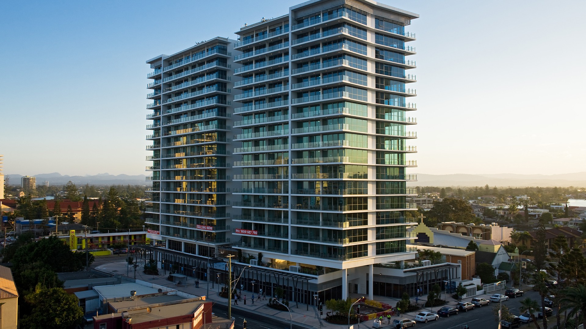 Central Gold Coast Apartments Minutes from Beach with Restaurant