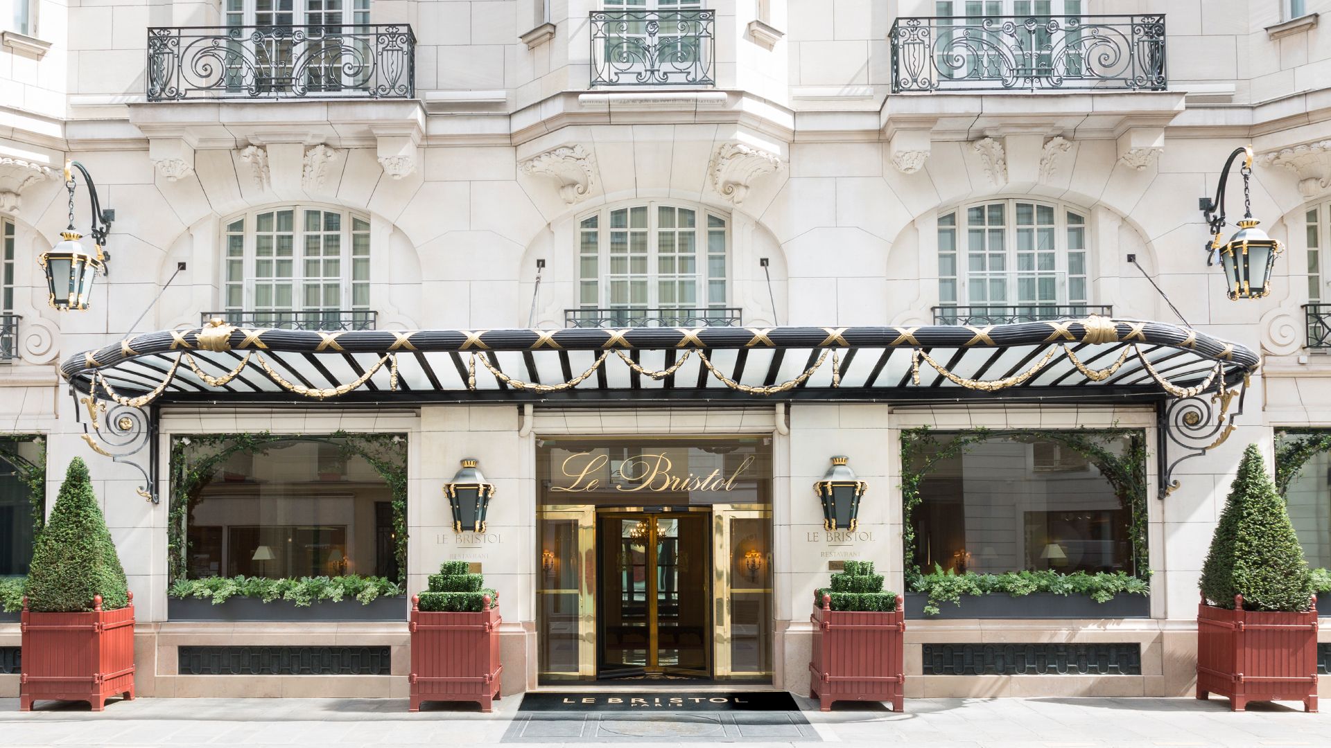 Timeless Parisian Elegance near Arc de Triomphe with Indoor Pool & Spa