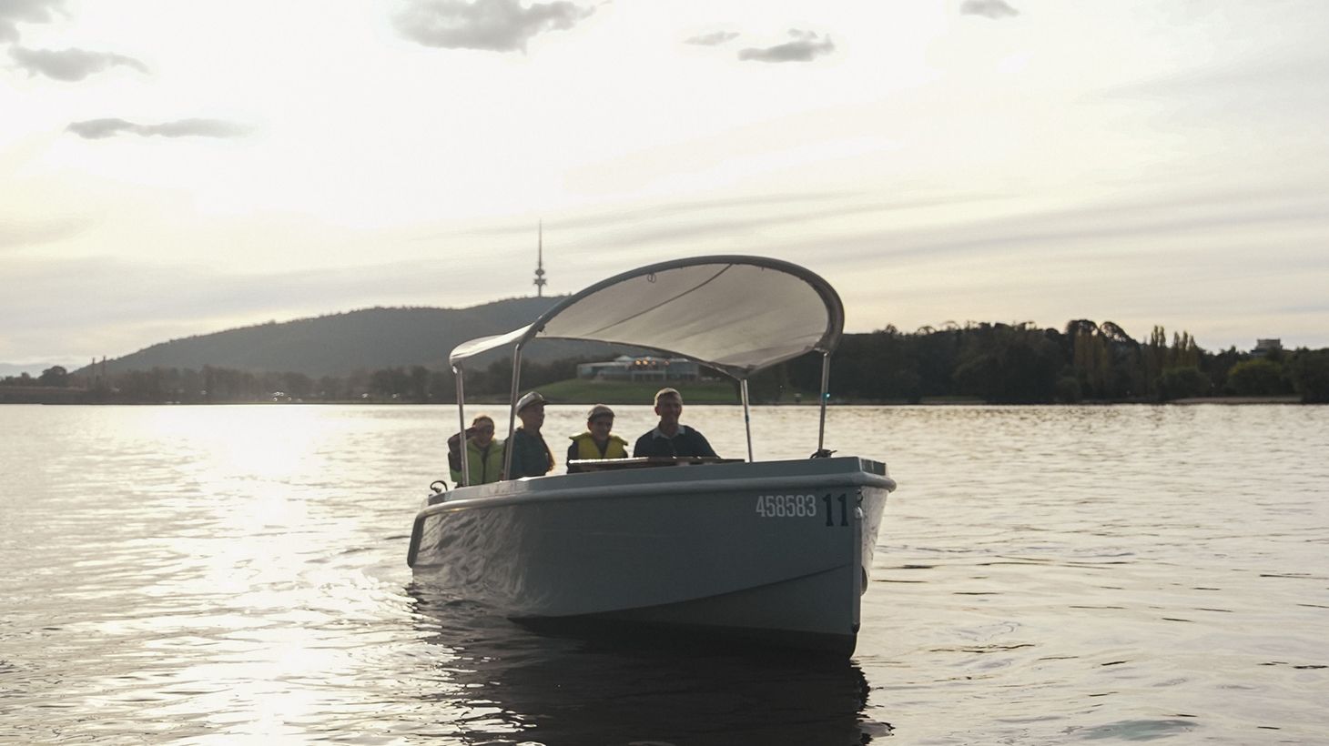 Three-Hour Eco-Friendly Boat Hire in Kingston for Up to Eight People 6