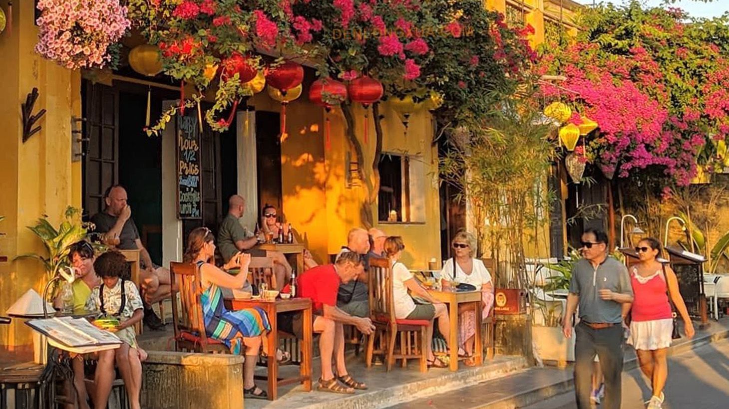 2.5-Hour Hoi An Evening Food Tour with Tastings & Hotel Transfers 3